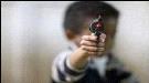 العبث بالسلاح يزهق حياة طفل وبالغ في تعز وأبين ...