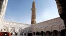مليشيا الحوثي تبدأ بهدم سور أول مسجد أثري في صنعاء ...