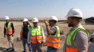 القاضي يتفقد سير الأعمال في مشروعَي محطتي الطاقة الشمسية بمديريتَي حيس والخوخة بالحديدة ...