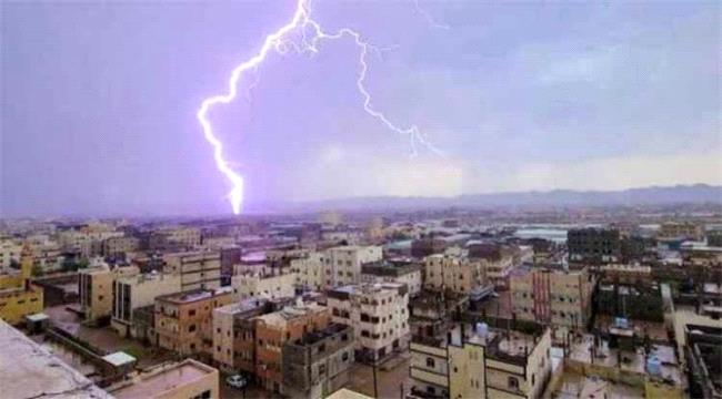 وفاة أربعة أشخاص إثر صاعقتين رعديتين في حادثتين منفصلتين بمحافظة حجة ...