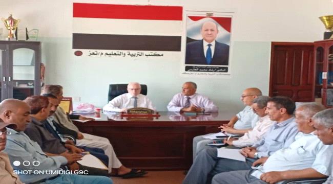 الأكحلي يؤكد أهمية تطوير الأداء والارتقاء بالخدمات التعليمية في تعز ...
