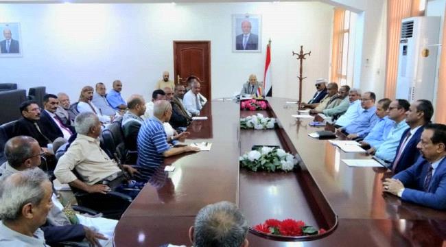 شمسان يدعو لمضاعفة الجهود وتعزيز التنسيق لترسيخ الأمن وتحسين الخدمات في تعز ...