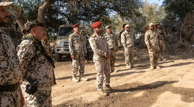 مدير مديرية جبل راس يزور قطاع اللواء 34 مشاة في جبهات تعز لتبادل التهاني بعيد الأضحى ...