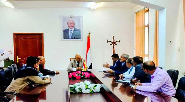 محافظ تعز يوجه بتنفيذ ضوابط تنظيم الأسواق وتطوير آليات عملها ...