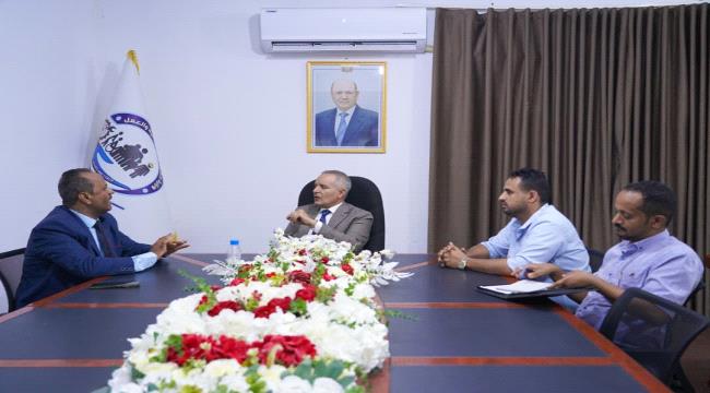 وزير الشؤون الاجتماعية يبحث مع مؤسسة 
