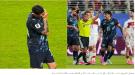  نسي القاعدة الجديدة.. أول طرد في كأس العالم بسبب تغطية الفم ...