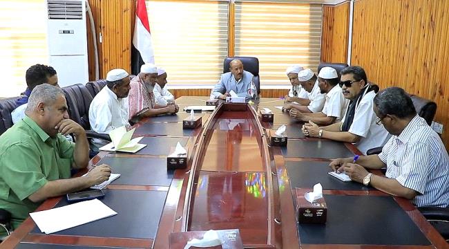 باربّاع يناقش قضايا خدمية بسيئون ويطلق مشروع السلة الغذائية بوادي حضرموت ...