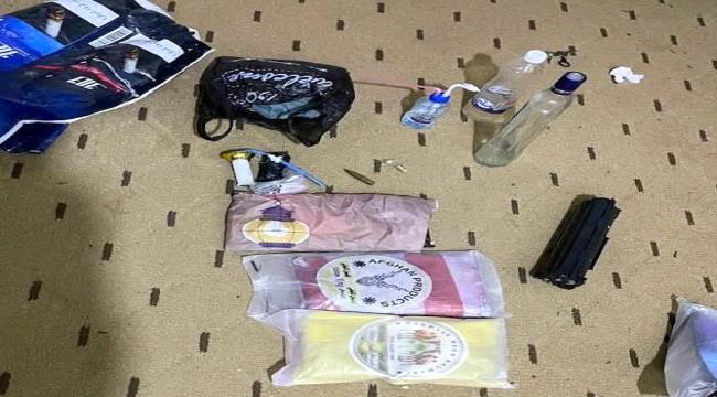 أمن المهرة يداهم وكرا للمخدرات ويطيح بـ3 متهمين بحوزتهم 3 كيلو حشيش وشبو ...