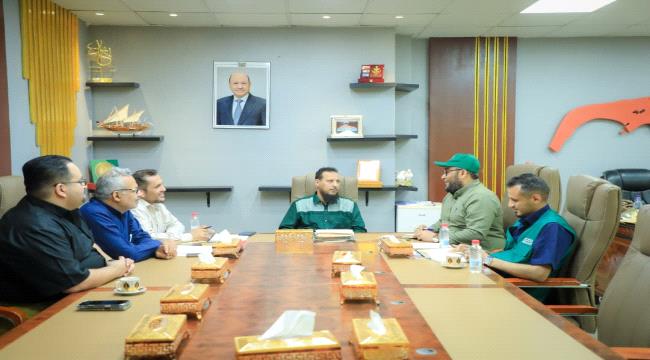 محافظ عدن يوجه بتوحيد الجهود الإغاثية لضمان وصول الدعم لمستحقيه ومنع الازدواجية ...