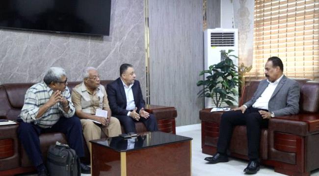 وزير الأشغال يبحث تطوير شبكة الطرق ومشاريع استراتيجية لتعزيز البنية التحتية في أبين ...