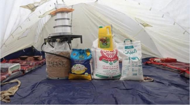 استجابة إنسانية عاجلة.. مدير وحدة النازحين بالحديدة يغيث أسرة احترق منزلها بالخوخة ...