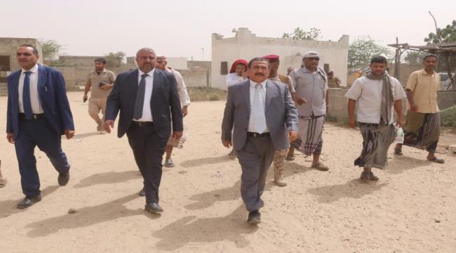 محافظ حجة ينقل تعازي رئيس مجلس القيادة الرئاسي لأهالي ضحايا مجزرة 