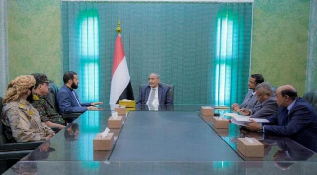 الفريق الصبيحي يوجه برفع الجاهزية الأمنية وتحسين الخدمات الأساسية في محافظة أبين ...