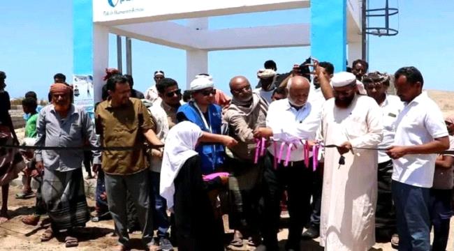 محافظ الحديدة يدشن مشروع بئر 