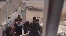 إب: عناصر حوثية تعتدي بوحشية على مواطن أمام أسرته وأطفاله وسط غضب شعبي عارم ...