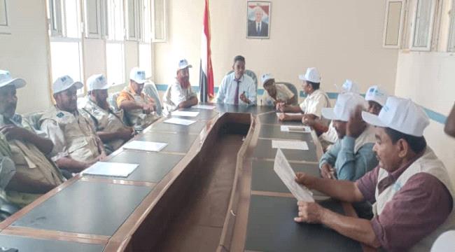 مدير تربية الحديدة يرأس اجتماعًا بمشرفي مشروع تحسين المخرجات التعليمية للأطفال بالخوخة ...