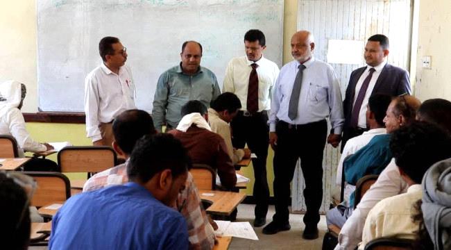 محافظ الحديدة يدشن امتحانات الفصل الدراسي الثاني بجامعة الحديدة ...