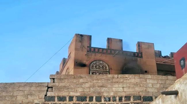 مليشيا الحوثي تُحرق منزل الشيخ القبلي طالب الصلاحي المرادي في العاصمة المختطفة صنعاء ...