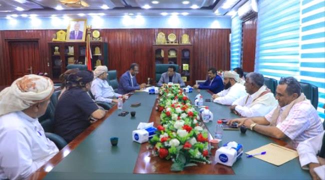 محافظ المهرة يوجه بمضاعفة الجهود وتحسين الخدمات في مديريات المحافظة ...