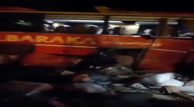 فاجعة في مأرب: عشرات القتلى والجرحى بحادث تصادم مروع في طريق العبر الدولي ...