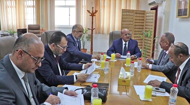 اجتماع حكومي يناقش معالجات عاجلة لتحسين خدمة الكهرباء في عدن والمحافظات المحررة ...