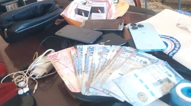 القبض على شخص انتحل هوية مواطن وسحب 12 ألف ريال سعودي في المهرة ...