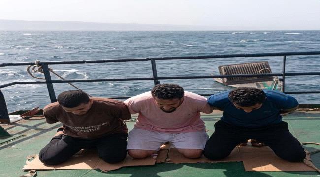 تسجيل مصور يوثق تدهور الوضع الإنساني لبحارة مصريين وهنود مختطفين في الصومال ...