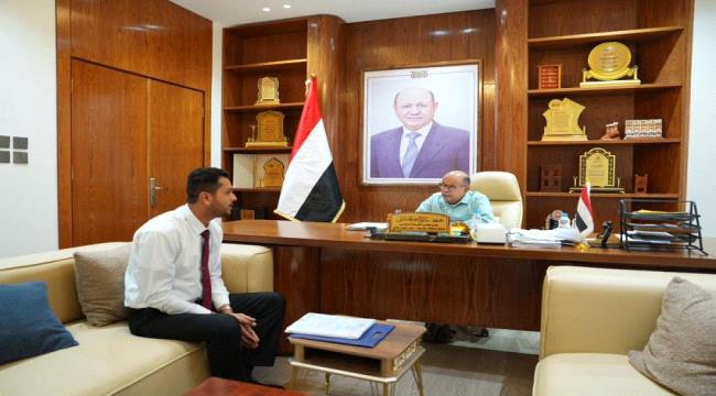 الخنبشي يناقش تعزيز خدمات الصحة والأحوال المدنية وترسيخ السلم المجتمعي في حضرموت ...