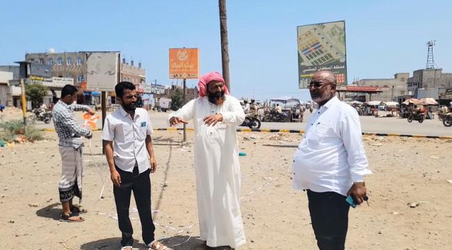 مدير عام الخوخة عليان يتفقد جولة حيس تمهيداً لتأهيلها وتطويرها ...