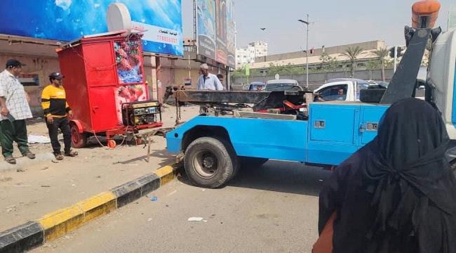 أشغال المنصورة تواصل تنفيذ توجيهات السلطة المحلية بإزالة العوائق والسيارات المتهالكة ...