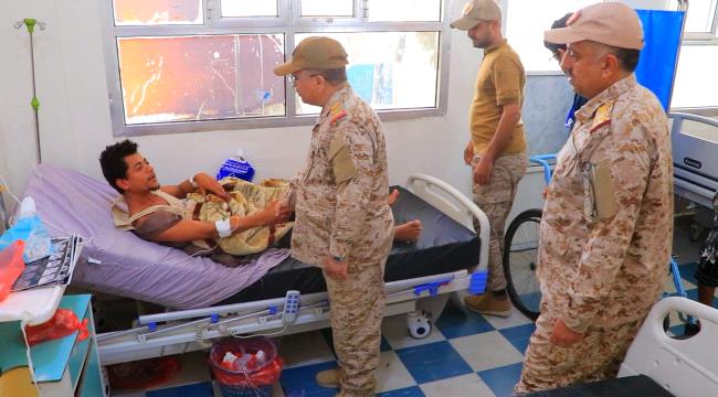 المفتش العام للقوات المسلحة يتفقد جرحى الأبطال في المستشفى العسكري ومستشفى مأرب العام ...