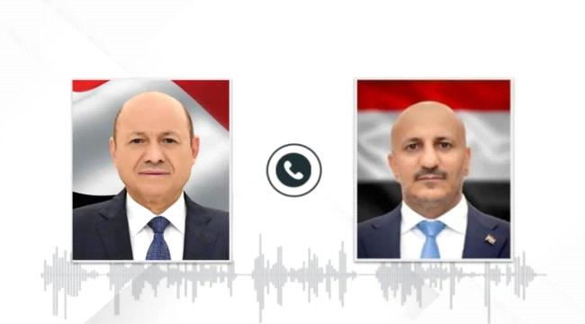 الفريق طارق صالح يُجري اتصالاً هاتفياً برئيس مجلس القيادة الرئاسي للتهنئة بعيد الأضحى ...