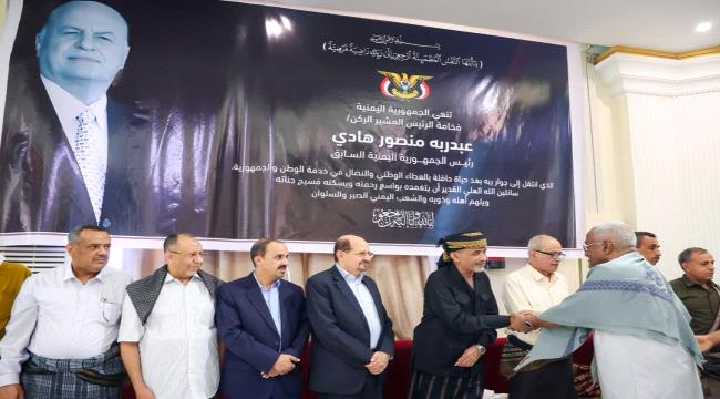 عضو مجلس القيادة الرئاسي ورئيس الوزراء يستقبلان المعزين في وفاة الرئيس الراحل عبدربه منصور هادي بعدن ...