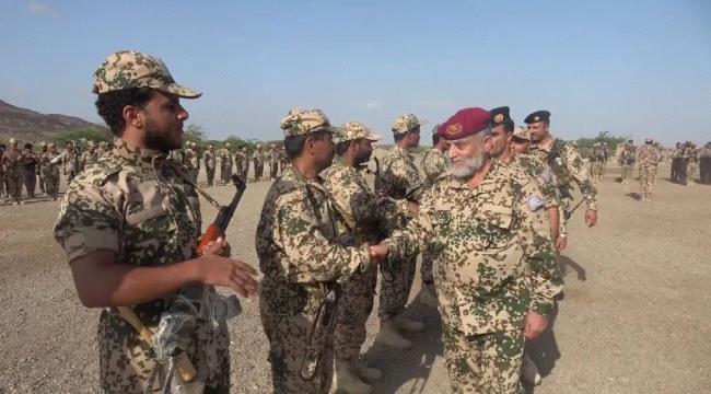 العميد الجعمي ينقل تحايا طارق صالح لأبطال اللواء الثاني مشاة بحري ويشيد بصمودهم في الجزر المحررة ...