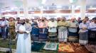 عضوا مجلس القيادة الرئاسي العليمي والصبيحي ورئيس الوزراء وزير الخارجية يؤدون صلاة عيد الأضحى مع جموع المصلين ف...