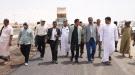محافظ المهرة يتفقد سير العمل في مشروع المدخل الجنوبي لمدينة الغيضة...