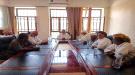 السلطة المحلية بمديرية حات تبحث مع المشائخ والأعيان سبل تحسين الخدمات الأساسية...