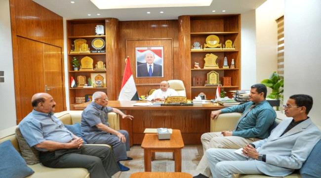 محافظ حضرموت يبحث مشاريع الطرق وتحسين خدمة الكهرباء في الوادي والصحراء ...
