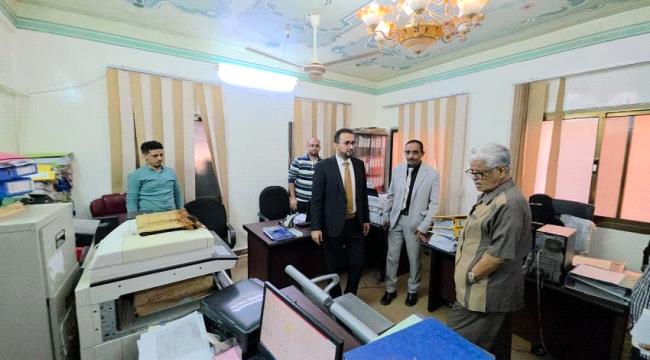 وزير الخدمة المدنية يوجه باستكمال إجراءات صرف غلاء المعيشة للمتقاعدين في المعاش القادم ...