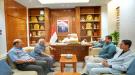 محافظ حضرموت يبحث مشاريع الطرق وتحسين خدمة الكهرباء في الوادي والصحراء ...