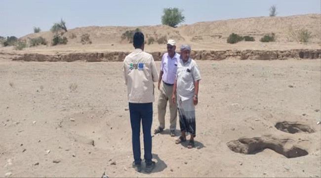 مدير عام الزراعة بالحديدة ينفذ مع منظمة دولية دراسة أولية لحماية المتضررين من السيول في حيس