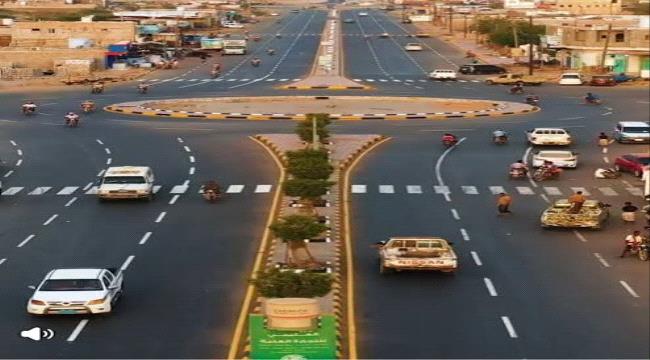 بصاروخ باليستي.. مليشيات الحوثي تستهدف مطعما مزدحما بالمدنيين في مفرق المخا بتعز وسقوط ضحايا
