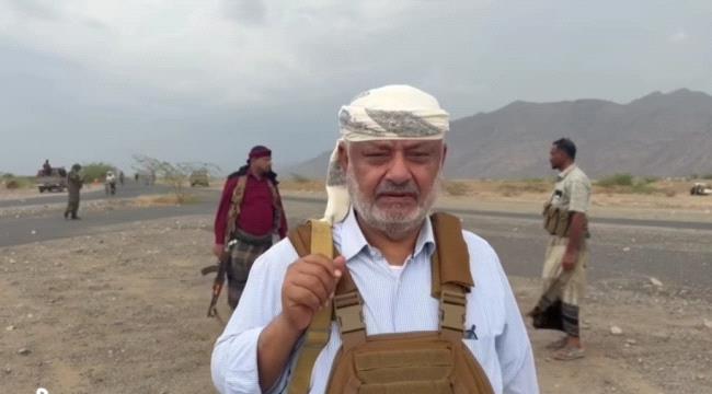 محافظ الحديدة يتفقد الخطوط الأمامية في جبهة سقم ويؤكد التقدم الميداني شرق حيس