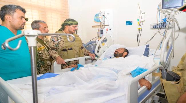 ​طارق صالح يطمئن على صحة العميد عدي العماد والجرحى ويؤكد الاستمرار في مواجهة المشروع الإيراني