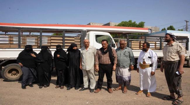 حرائر المخا يسيرن قافلة دعم شعبية لأبطال القوات المسلحة في جبهات الساحل الغربي