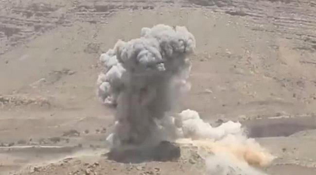 غارات جوية تضرب مخازن صواريخ ورتل تعزيزات لمليشيات الحوثي في تعز ...